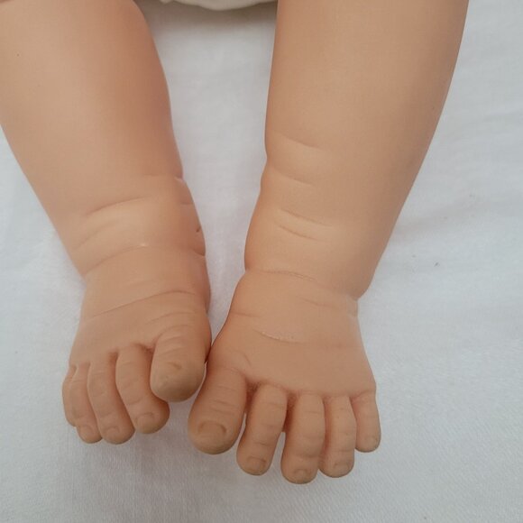 Vtg Cititoy Baby Doll Hong Kong 1985 diaper lifelike blue eyes moveable limbs - Picture 5 of 14